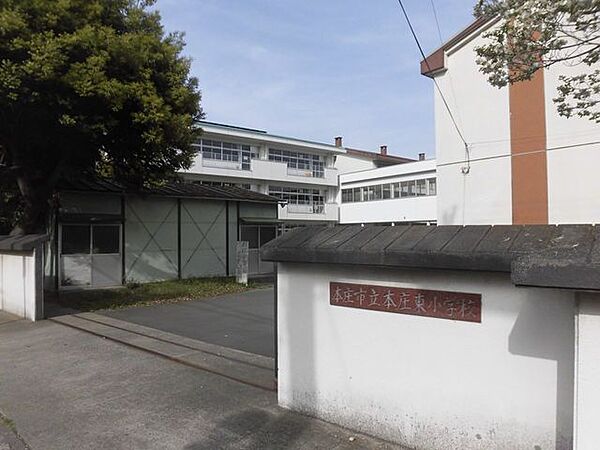 ローソン本庄寿二丁目店 【小学校】本庄市立本庄東小学校まで約750ｍ（徒歩約10分）。学校から歩いてすぐですと、登下校も安心ですね。