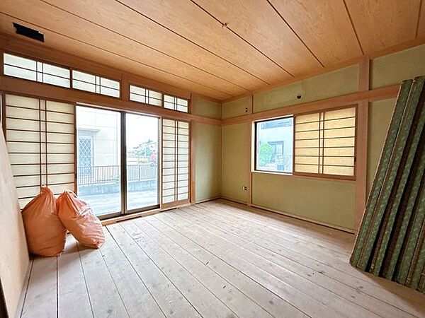 【リフォーム中5月8日撮影】【1階和室】壁天井クロス張替え、畳の張替え、照明の交換等を行い生まれ変わります。