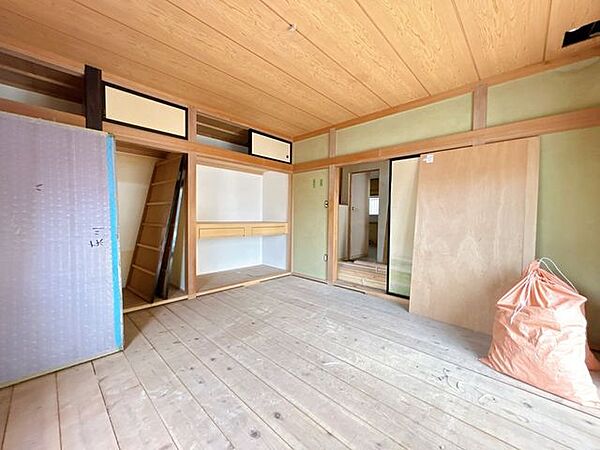 【リフォーム中5月8日撮影】【1階和室】押入れ収納が豊富ですので、お部屋をすっきりと保つことができますね。