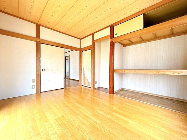 【リフォーム中/1階和洋室】押入ドア造作、フロアタイル張り、クロス張替え、照明交換、ハウスクリーニングなど実施予定です。