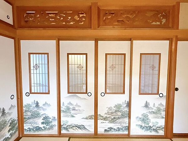 【和室ふすま絵】お部屋のアクセントにもなる、味わい深いふすま絵が魅力です。