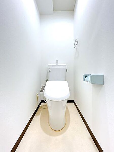 【トイレ】ハウスクリーニングを実施いたします。入居後すぐにお使いいただけます。