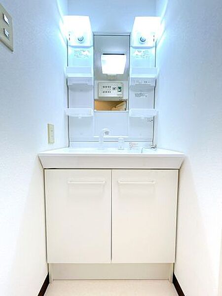 【洗面】ハウスクリーニングを実施いたします。入居後すぐにお使いいただけます。