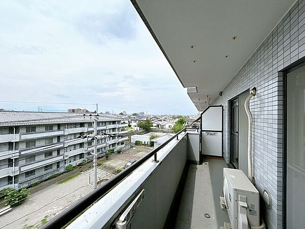 【バルコニー】展望良好なバルコニーです。