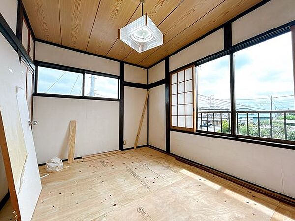 【リフォーム中/8/30撮影】【和室】洋室に変更いたします。フローリング張り、クロス張替え、照明交換など実施します。