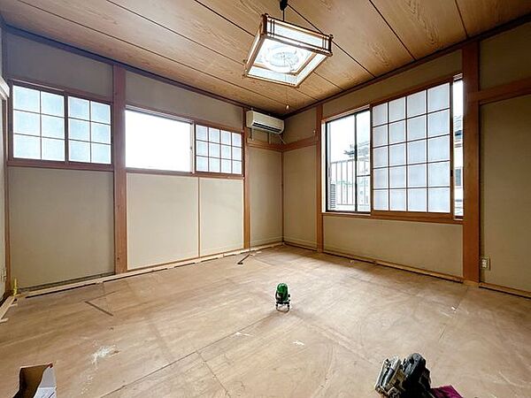 【リフォーム中/8/30撮影】【和室】洋室に変更いたします。フローリング張り、クロス張替え、照明交換など実施します。