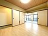 室内：【約6畳洋室】クロス張替え、照明交換、ハウスクリーニングを実施いたします。リビング直通です。