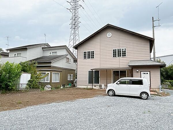 【外観】敷地約187坪のゆとりある住宅です。自然豊かな環境でのびのびと暮らせます。