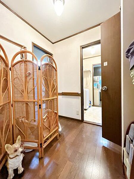 【2階廊下】お荷物撤去、ハウスクリーニングを実施いたします。