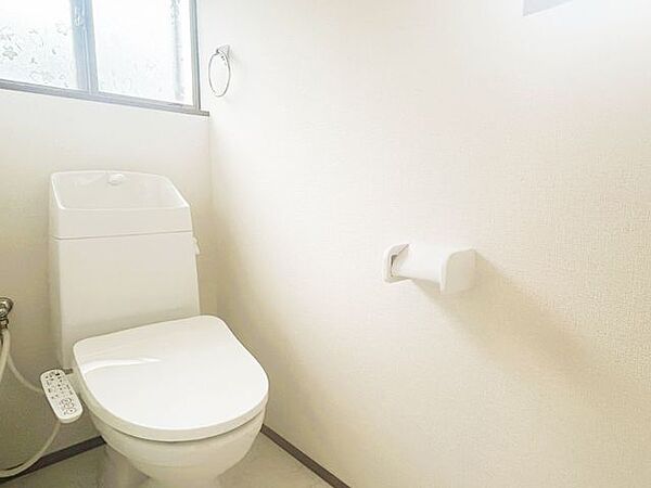 【リフォーム済・トイレ】トイレは新品に交換しました。水回りが新品なのは嬉しいですね。