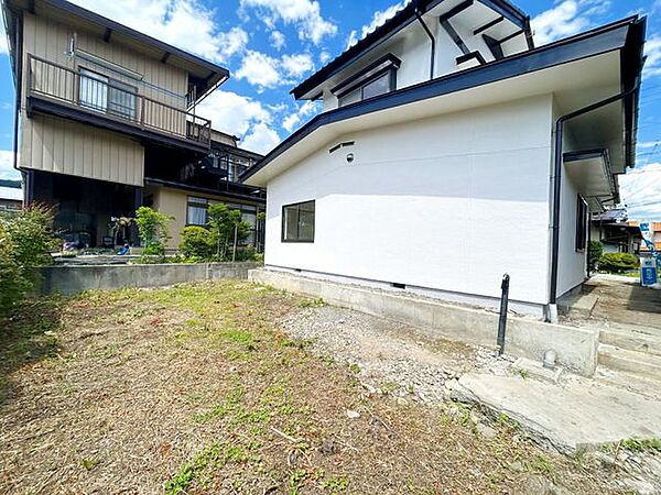 【リフォーム済・お庭】お庭は植栽の選定を行います。家庭菜園スペースやドッグランスペースなどにもお使いいただけますよ。