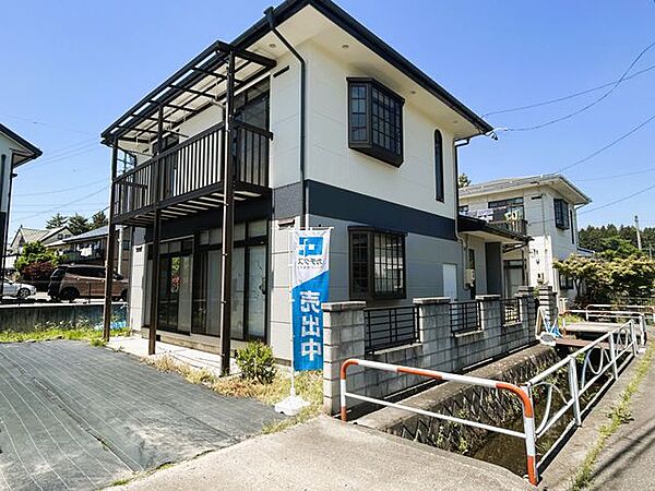 【リフォーム中/外観写真】閑静な住宅街にあるおうちです。屋根と外壁は塗装予定。外観からキレイに生まれ変わります。