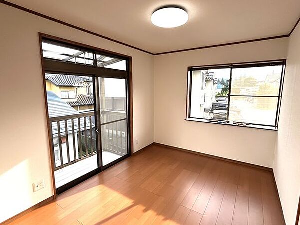 【リフォーム中/洋室（3）】壁・天井はクロスの張替え、照明の交換を行います。