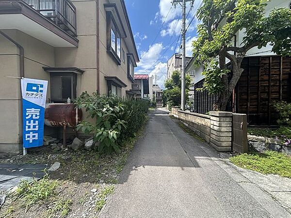 【現況販売/前面道路含む外観】