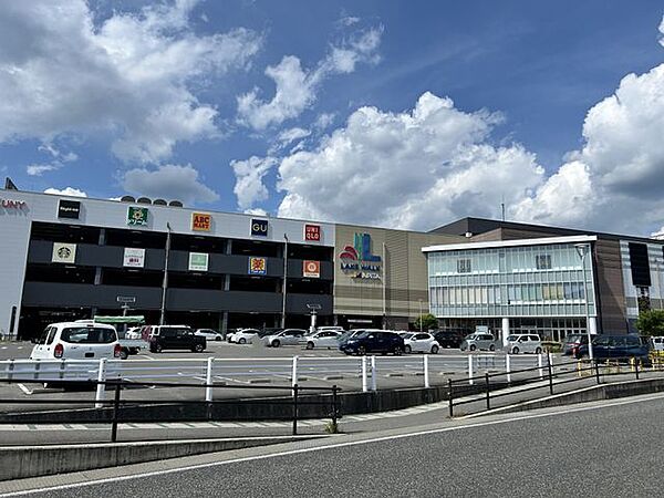 【周辺環境/スーパー】アピタ岡谷店まで車で2分（約500ｍ）