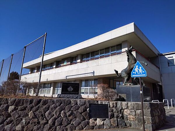 【周辺環境】諏訪市立上諏訪小学校まで徒歩約12分（約920ｍ）