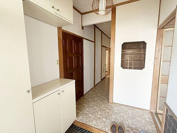 【現況販売・廊下】各居室をつなぐ廊下。住まい全体の動線をご確認いただけます。