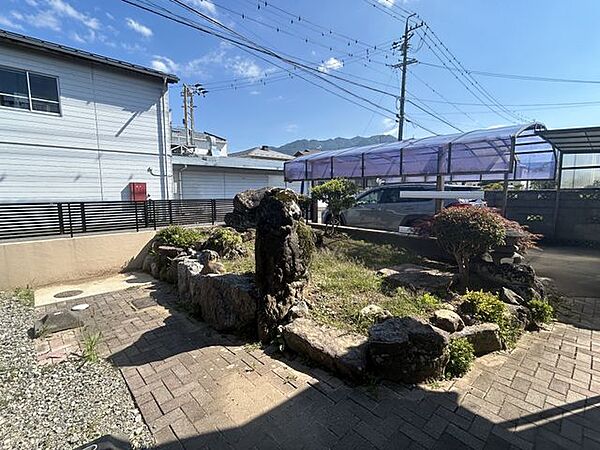 【現況販売・お庭】ゆとりのある庭先で、思い思いの時間をお過ごしいただけます。