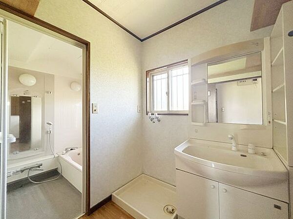 【リフォーム中/洗面所】広さそのままにクロス等を張り替え予定です。