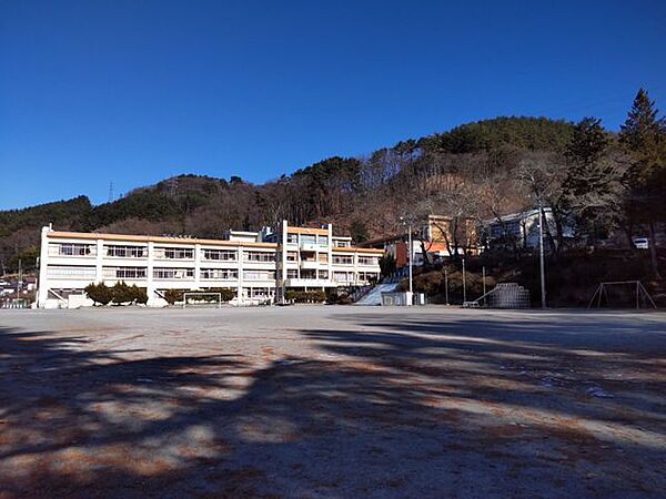 【周辺環境/小学校】諏訪市立四賀小学校まで約1.7km（徒歩約25分） 1580m