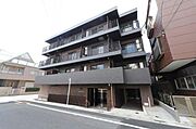 綾瀬駅より徒歩11分 築1年1ヶ月 4階建の賃貸物件