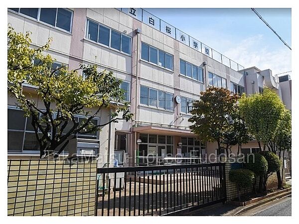 教育目標〇自らすすんで考え、判断する子〇思いやりを育み、行動する子〇心や体の健康を大切にする子