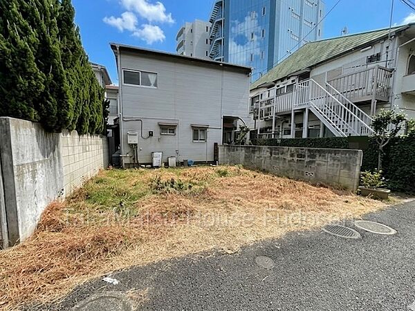 建築条件付売地ではございません。