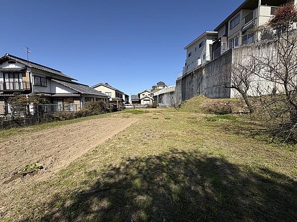 がけ条例にかかる可能性があります。