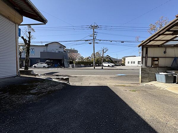 前面道路、接道の様子です。