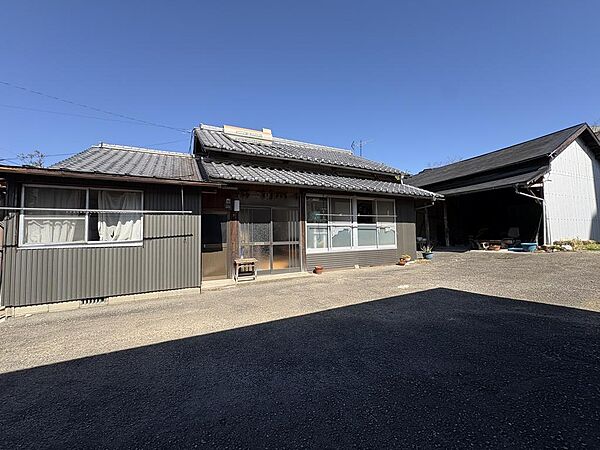 古屋あり、現況渡しになります。