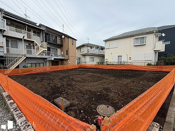 駅前には商店街やスーパーが充実！日常の買い物がしやすい立地。