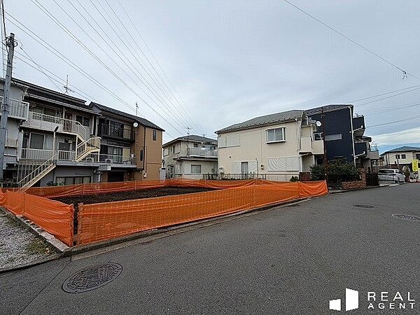 前面道路は広々「6.2ｍ」で、どんな車種でも楽々駐車可能！