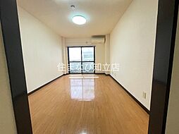 リベラル・オータ 2階ワンルームのリビング/ダイニング