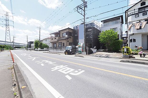 前面道路を含む現地外観