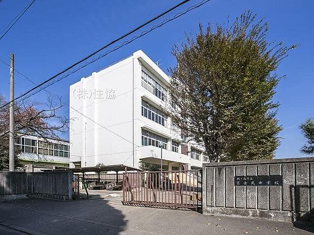 鶴ケ島市立富士見中学校 869m