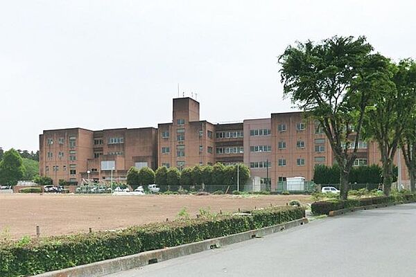 鶴ケ島市立西中学校 310m