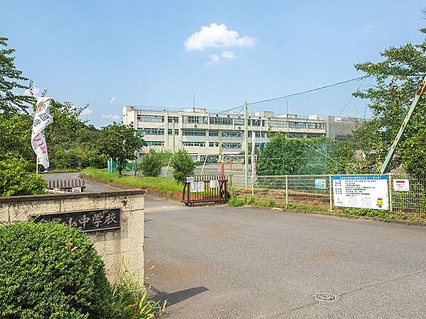 毛呂山町立毛呂山中学校 徒歩19分。 1500m