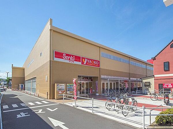 ヤオコー長瀬店 徒歩8分。 580m