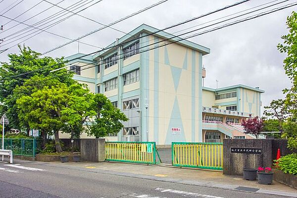 坂戸市立千代田小学校 徒歩6分。 410m