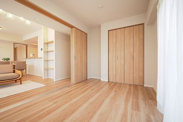 ■洋室／各所各室に収納空間を設けました。各所に収納がある事によって、物が散乱しにくくなり、生活空間を広々と使うことができます♪