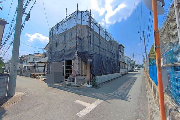 前面道路を含む外観