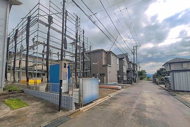 前面道路含む外観