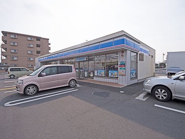 ローソン日高上鹿山店 640m