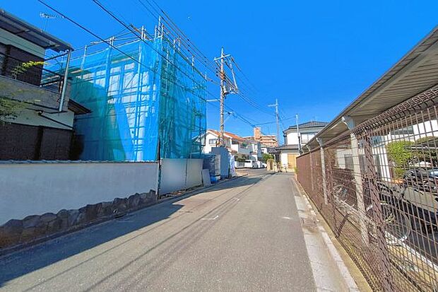 前面道路を含む外観