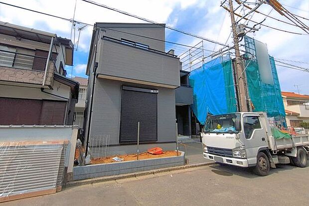 現地外観/シンプルな色使いにまとめられており、飽きの来にくいデザインをお好みの方にもご検討いただけます。