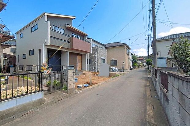 前面道路を含む外観