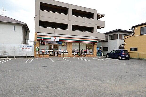 セブンイレブン鶴ヶ島川鶴店 徒歩7分。 550m