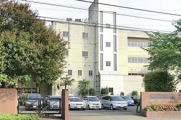 鶴ヶ島市立藤小学校 徒歩8分。 580m