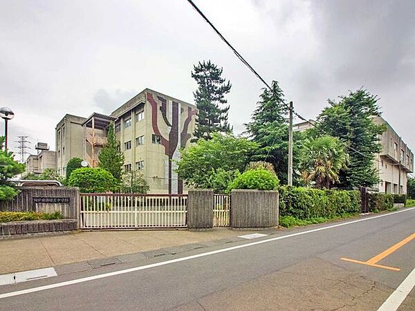 坂戸市立住吉中学校 徒歩26分。 2010m