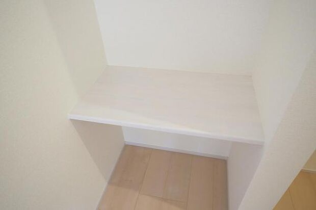 2階洋室-1　クローク内カウンター/2号棟